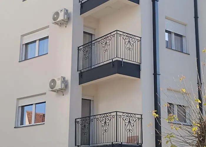 Petar I Dunja דירה וראנג'ה